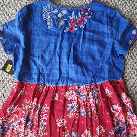 John Mark Women's Shirt‎ Size Large Blue Embroidered Floral Short Sleeve - Picture 2 of 8